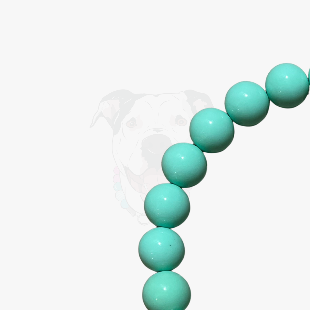 Turquoise beaded bracelet on a white background