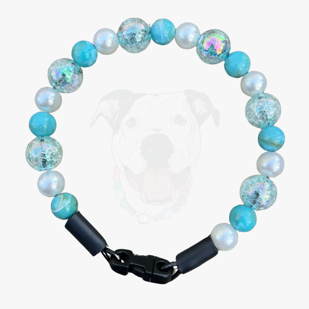 Bracelet with blue and white beads on a clear background POPNCO