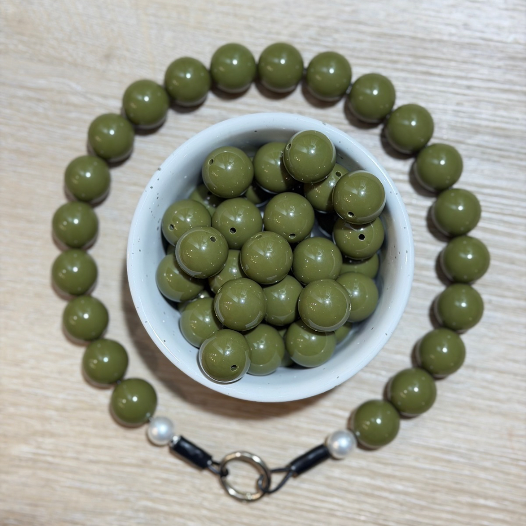 THE BESTIE MATCH - Olive Beaded Collar and Keychain Wristlet