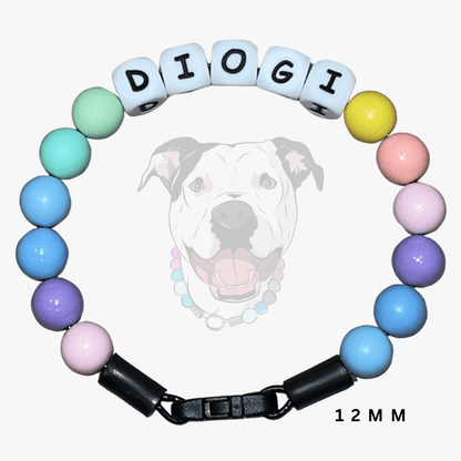 A pastel beaded dog collar with white letter beads spelling 'DIOGI' and multicolor round beads in mint, blue, purple, pink, and yellow, shown on a light gray background with a faint dog illustration and '12MM' text.