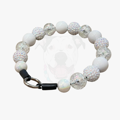 Bracelet with white and silver beads on a white background POPNCO