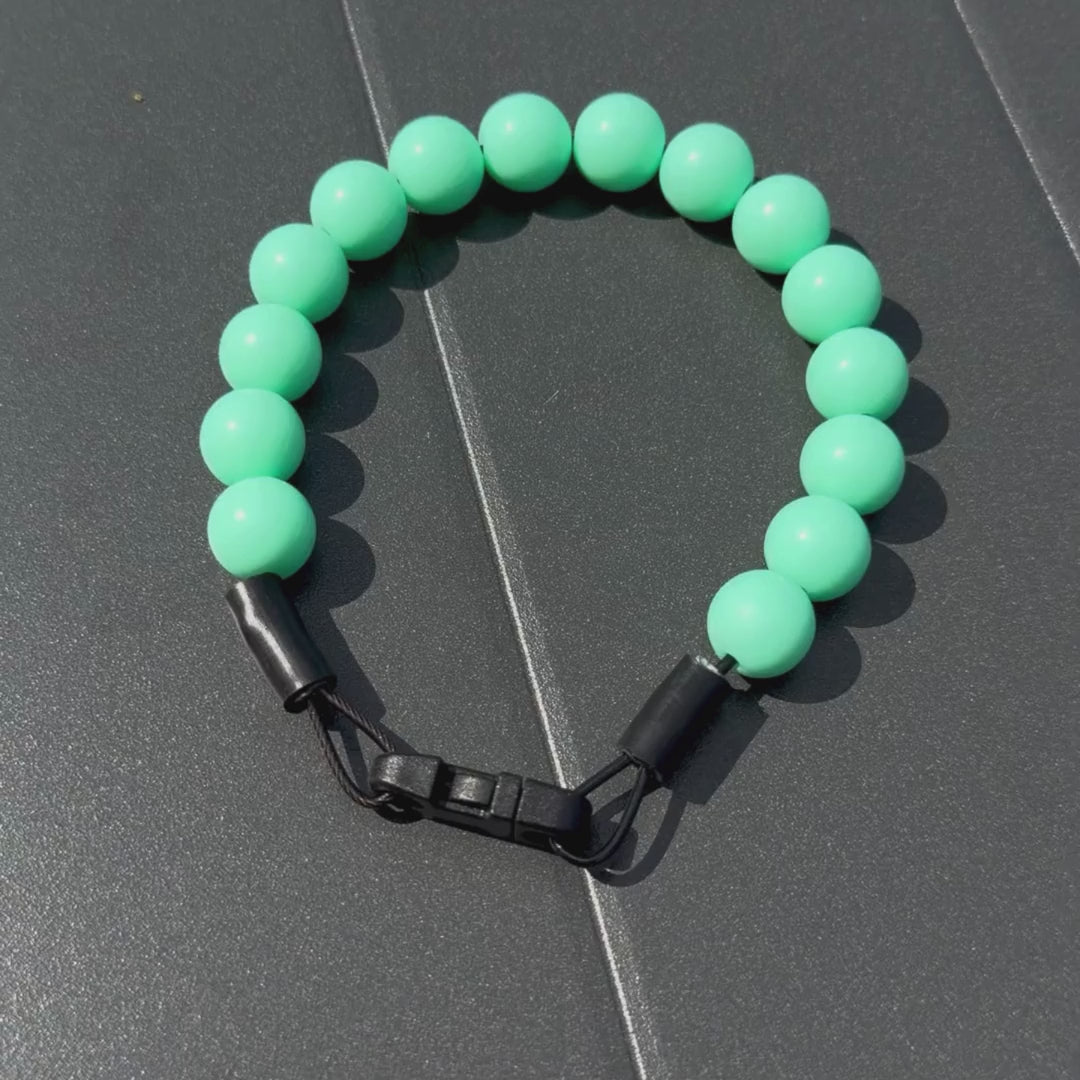 POPNCO Solid Classic Pale Green Beaded pet Collar 14mm Everette video of the collar laying flat on a black table . 